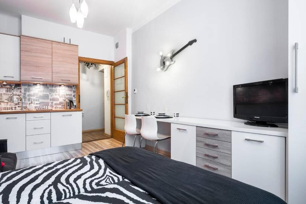 Апартаменты Studio Pomorska , Bezplatny Parking Краков Экстерьер фото