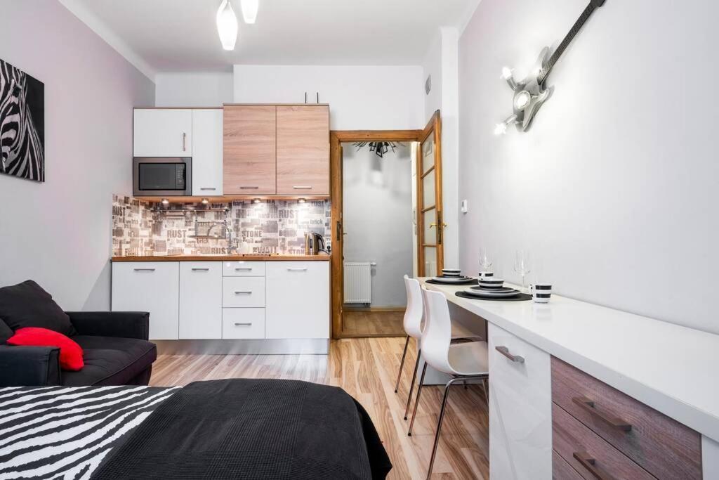 Апартаменты Studio Pomorska , Bezplatny Parking Краков Экстерьер фото