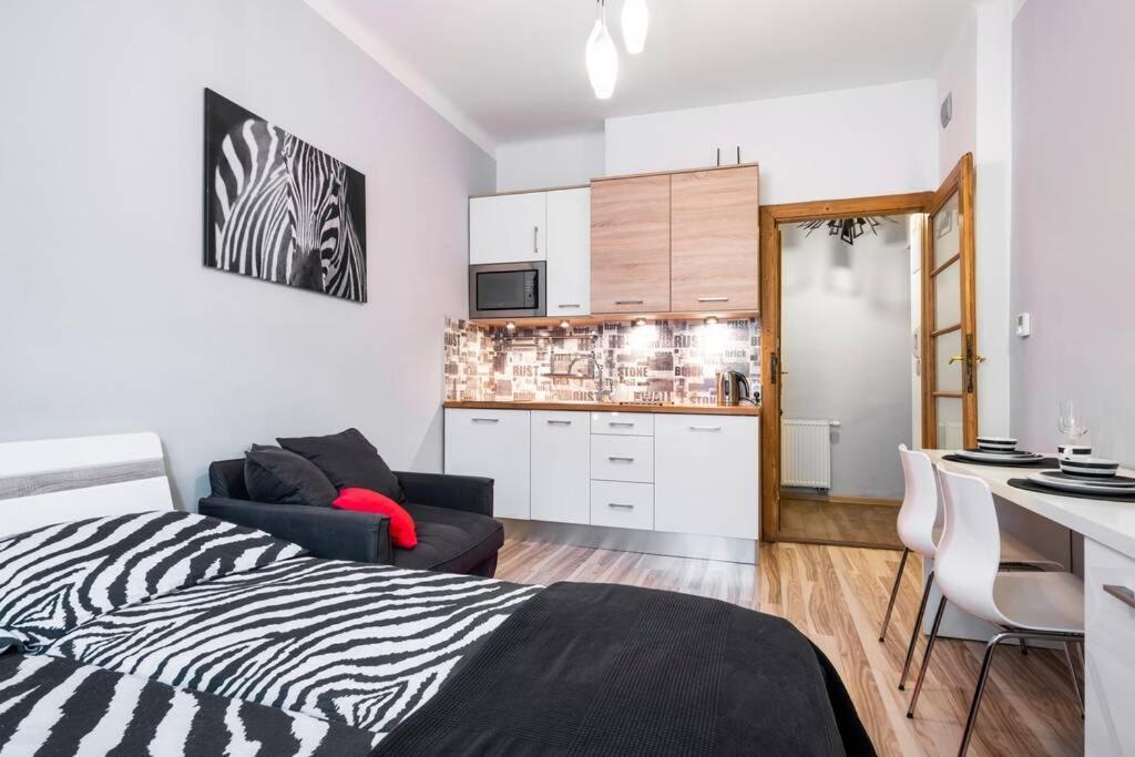 Апартаменты Studio Pomorska , Bezplatny Parking Краков Экстерьер фото